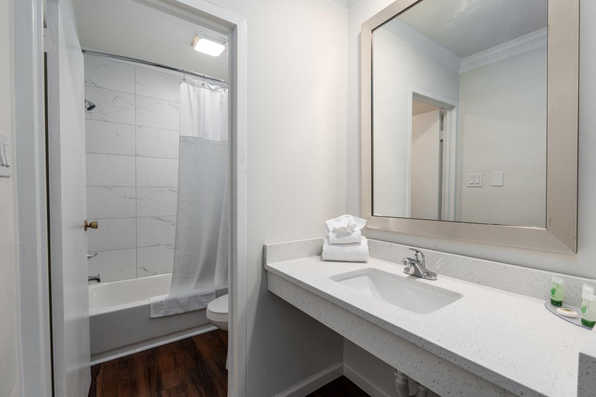 Crewe Boutique Inn Экстерьер фото